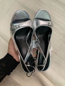 Chic Silver Slingback Heels