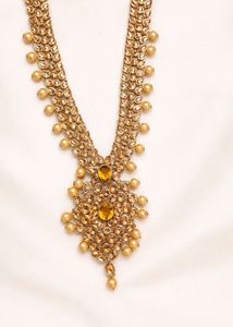 Exquisite Gold-Toned Statement Necklace