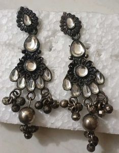 Beauty dangle earrings for women