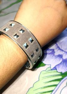 Shimmering beautiful bracelet for women girls ...