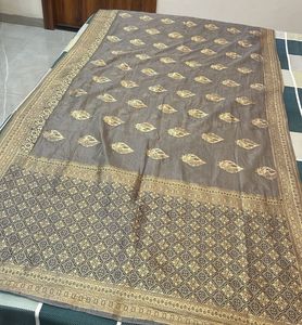 Elegant 🪶 Grey Saree with Gold Print