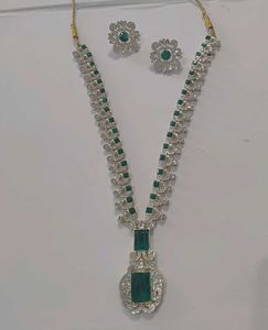Nita Ambani Emerald and Diamond Necklace Set