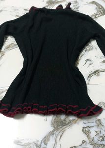 Y2k Black bell sleeve top with ruffled hem🕷🍷