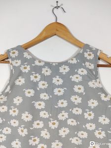 De Moza Grey Flower  Printed Tank Top (Women's)