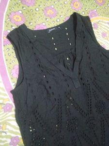 Chic Black Eyelet Sleeveless Top