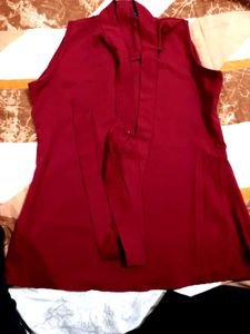 Chic Sleeveless Maroon Blouse