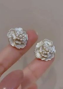 Elegant Flower Pearl Earrings