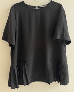 Zara - Elegant Black Pleated Hem Top