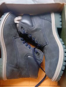 woodland Boots for men ( size 9)
