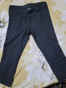 branded  knee length active wear / shorts