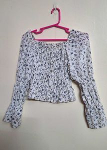 Chic Floral Smocked Crop Top