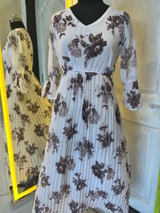 Chic Floral Pleated Midi Dress
