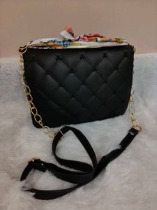beautiful black sling bag 😍