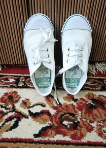 Relaxo White Canvas Sneakers