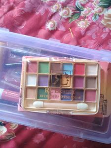 18 Color Eyeshadow Palette