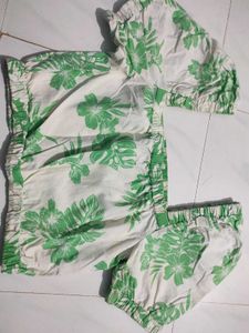 American Eagle Green floral pattern Top