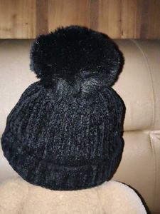 Cozy Black Beanie with "TREND" Logo