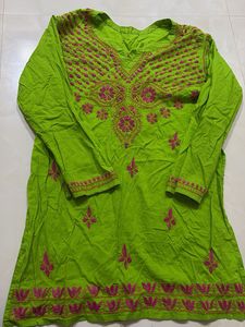 Chikankari short kurti