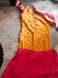 This Is Pure Cotton Kurta Set With Phant No Dhuppata ,Xxl Size 44 Size ,Lightly Another Colour Attached At Bottom Another All Is Nice