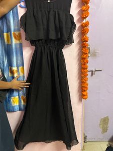 Chic Black Cold Shoulder Maxi Dress