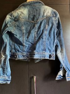 Cropped Blue Denim Jacket (Levi’s Style)
