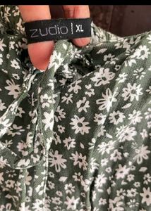 Chic Green Floral Smocked Top