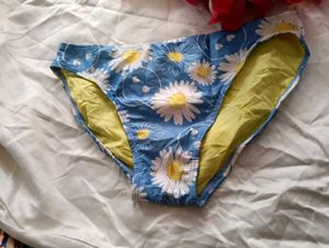 🎀BUY '1' GET '1' FREE 🎀🇨🇵Daisy Print Briefs