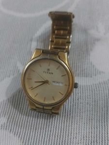 Elegant Gold-toned Titan Quartz Analog Watch