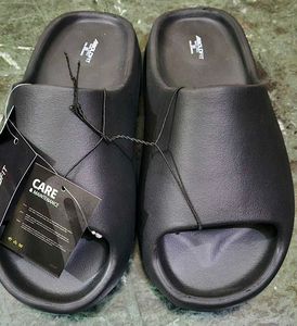 Brand new men's Black Flip-Flops siz 9