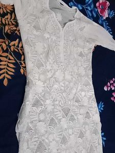 💕beautiful luckhnavi white floral kurti❤️