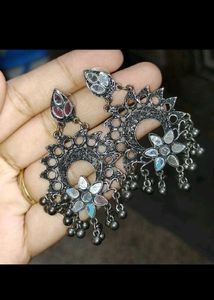 6 pairs of earrings