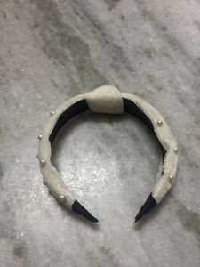 off white Pearl Headband ✨✨