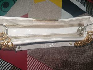 Chic White Shoulder Bag with Gold Chain
