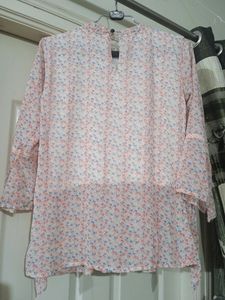Flower themed peach top