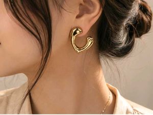 Chic Gold Heart Hoop Earrings