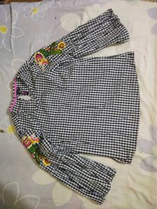 Chic Black &amp; White Checkered Top with Floral Sleev