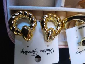 Gold Tone Fashion Jewelry Set