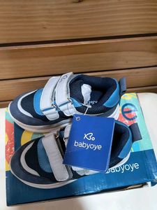 babyoye sneakers