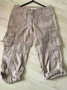 Aeropostale Beige Cargo Capri Pants