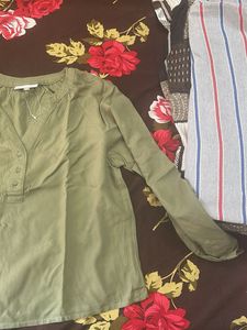 Women's Solid Green V-Neck Top