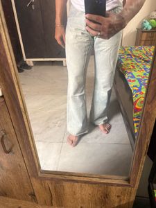 ARIZONA ICE WASHED BOOTCUT JEANS SIZE 32