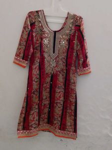 Red &amp; Gold Embellished Salwar Kameez