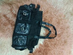 Stylish Black Tote Bag with Pockets