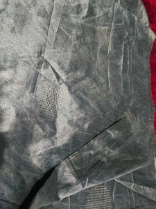 Elegant Grey Saree with Subtle Design