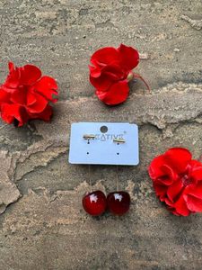 2 Earrings