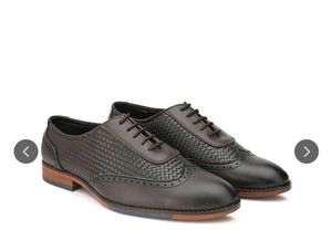 INVICTUS Men Brown Textured Formal Oxfords