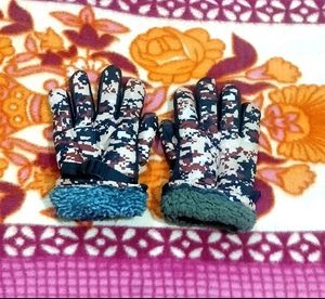 IT IS BIKER'S NEW FUR GLOVES.....