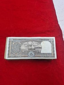 100 pcs Vintage Indian 10 Rupee Banknotes