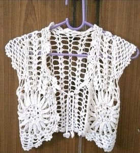 Cute White Neted Soft Woolen Short Shrug
