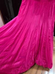 🎉Today only🎉magenta gown with doli design